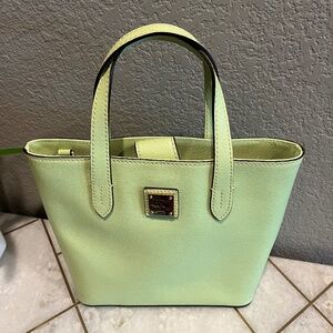 Dooney & Bourke NWT Mini Waverly Key Line hand bag crossbody